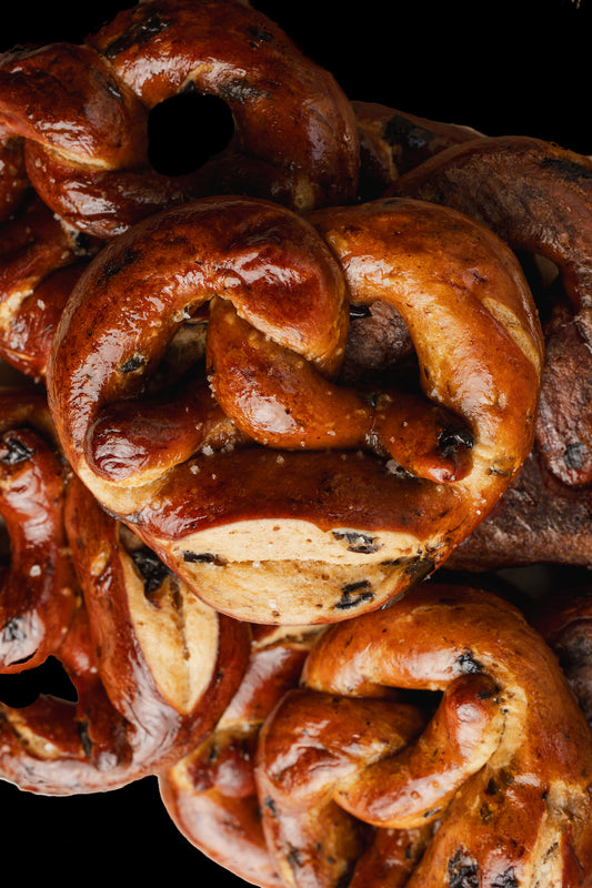 Bretzel Harissa Olives Noires